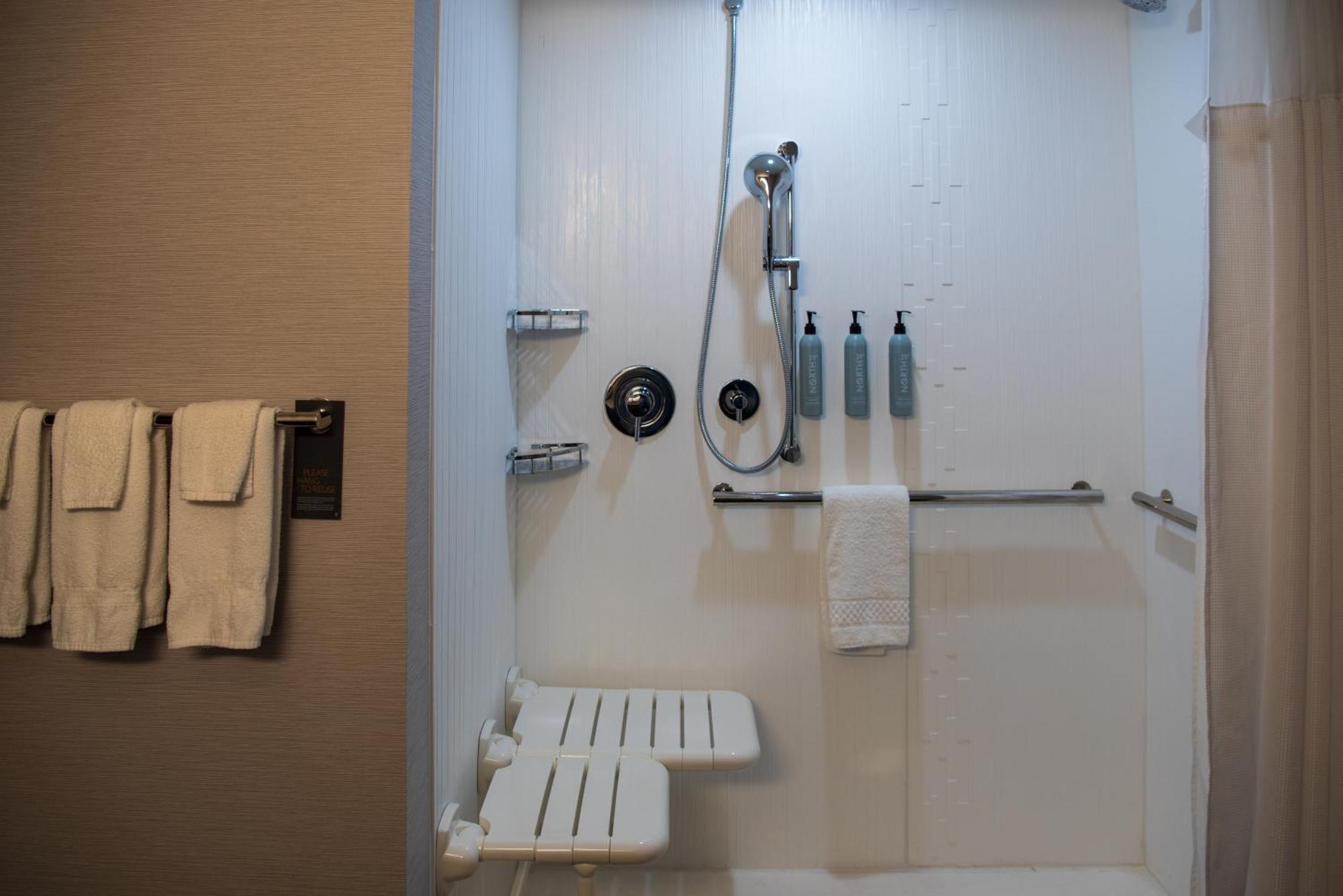 Courtyard By Marriott Lake City Bagian luar foto