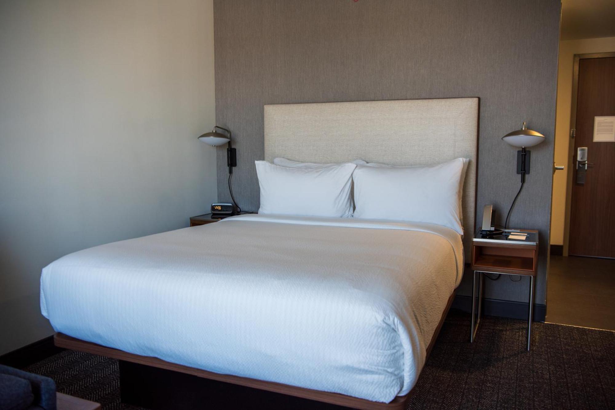 Courtyard By Marriott Lake City Bagian luar foto