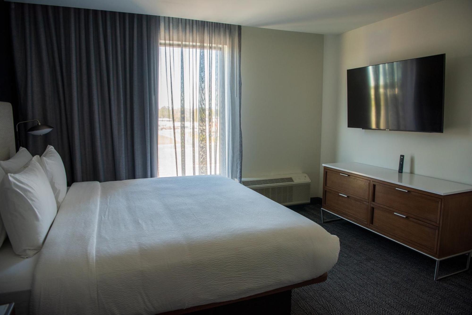 Courtyard By Marriott Lake City Bagian luar foto