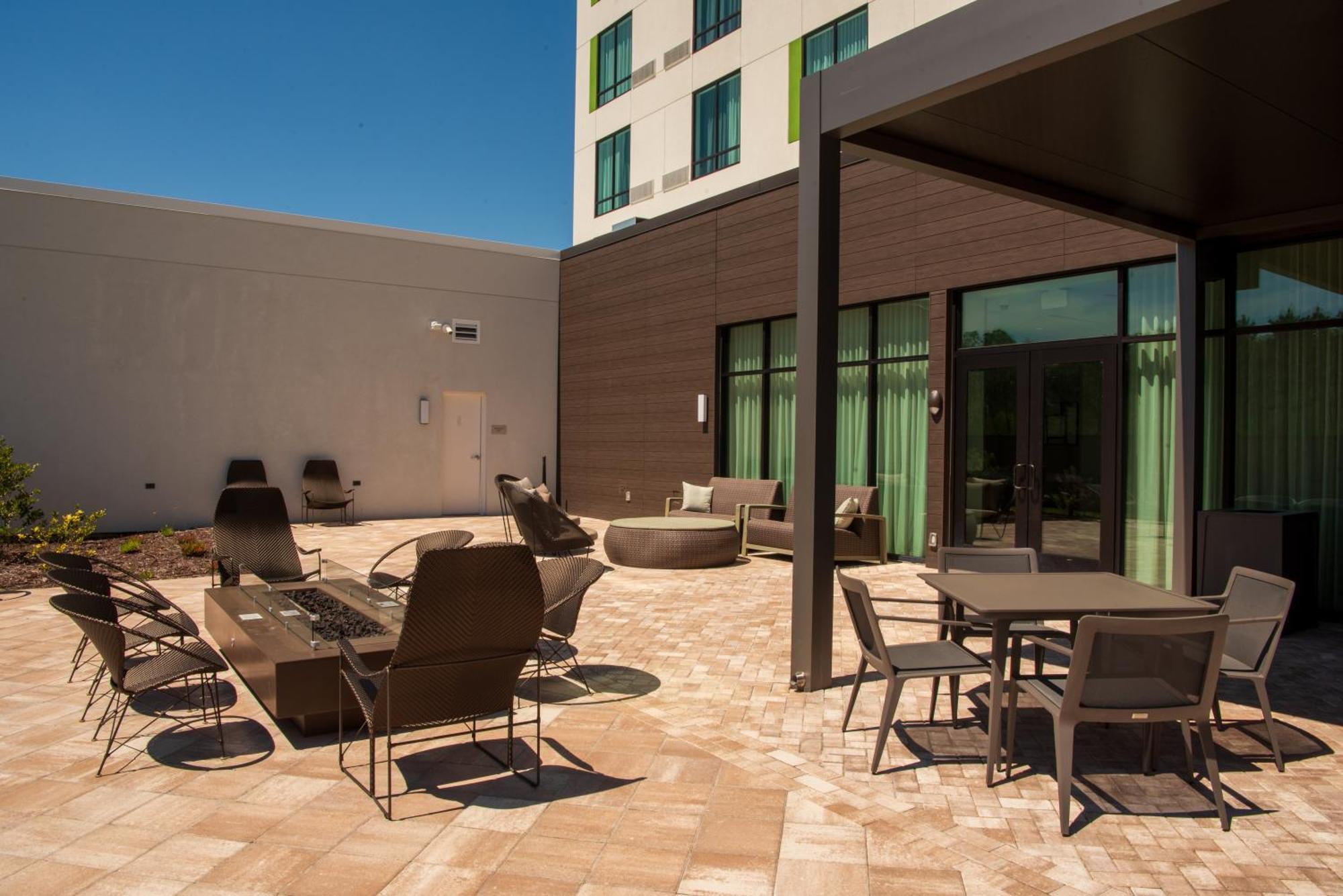 Courtyard By Marriott Lake City Bagian luar foto