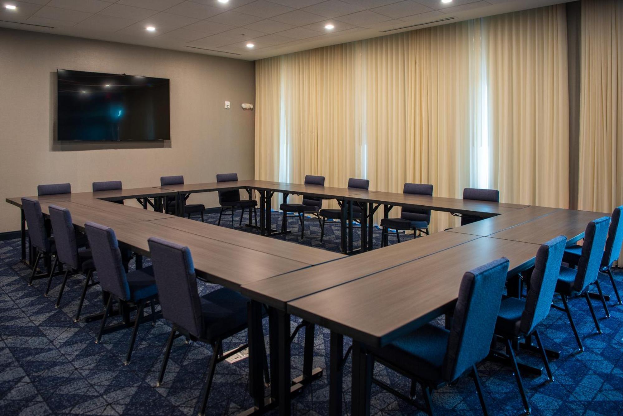 Courtyard By Marriott Lake City Bagian luar foto
