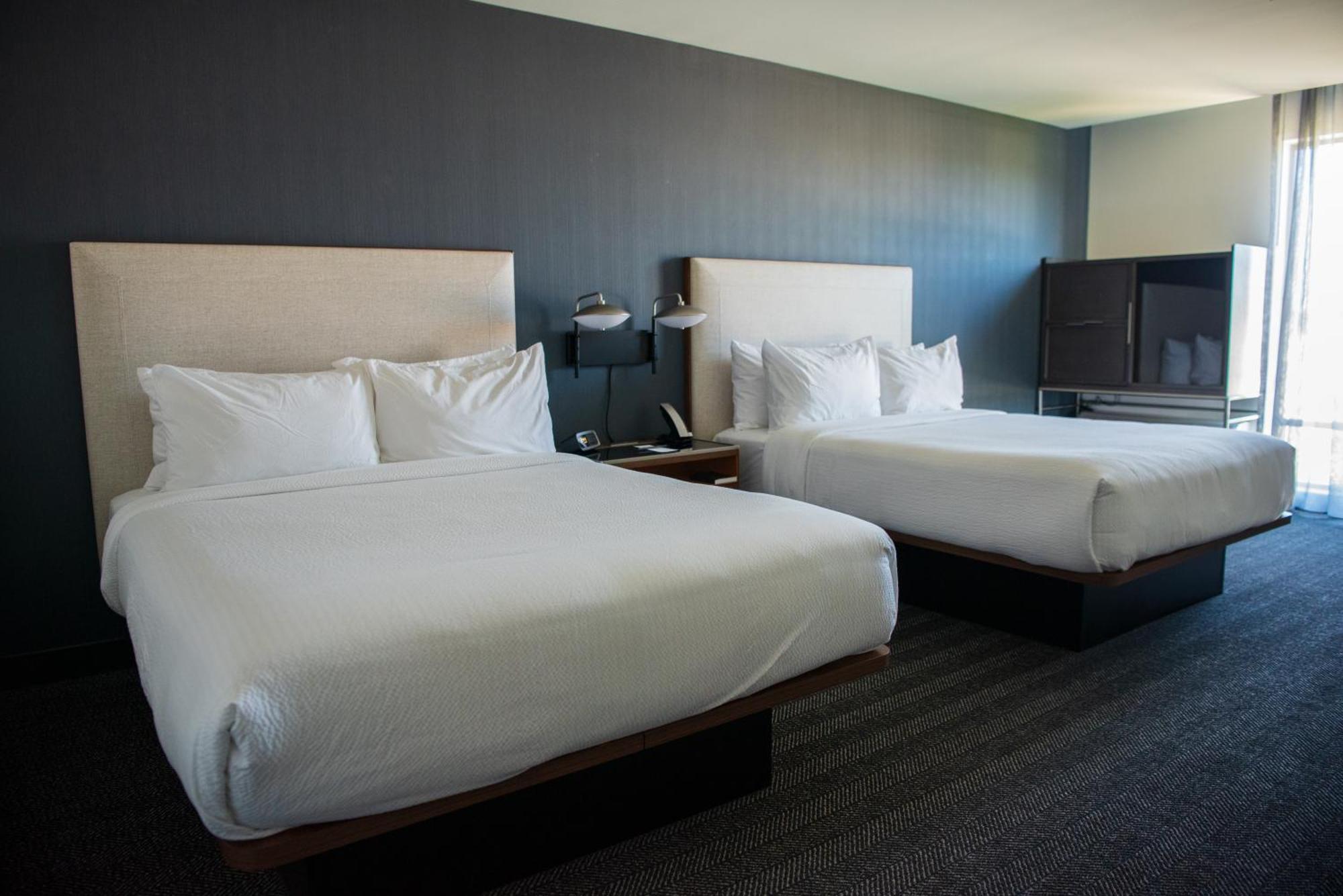 Courtyard By Marriott Lake City Bagian luar foto
