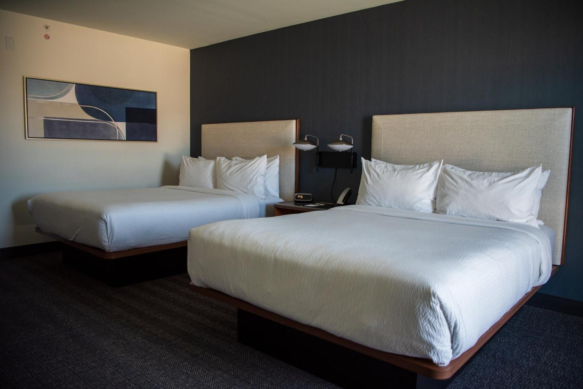 Courtyard By Marriott Lake City Bagian luar foto