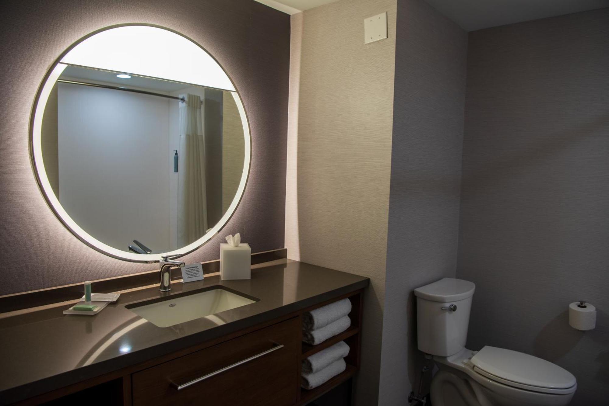 Courtyard By Marriott Lake City Bagian luar foto