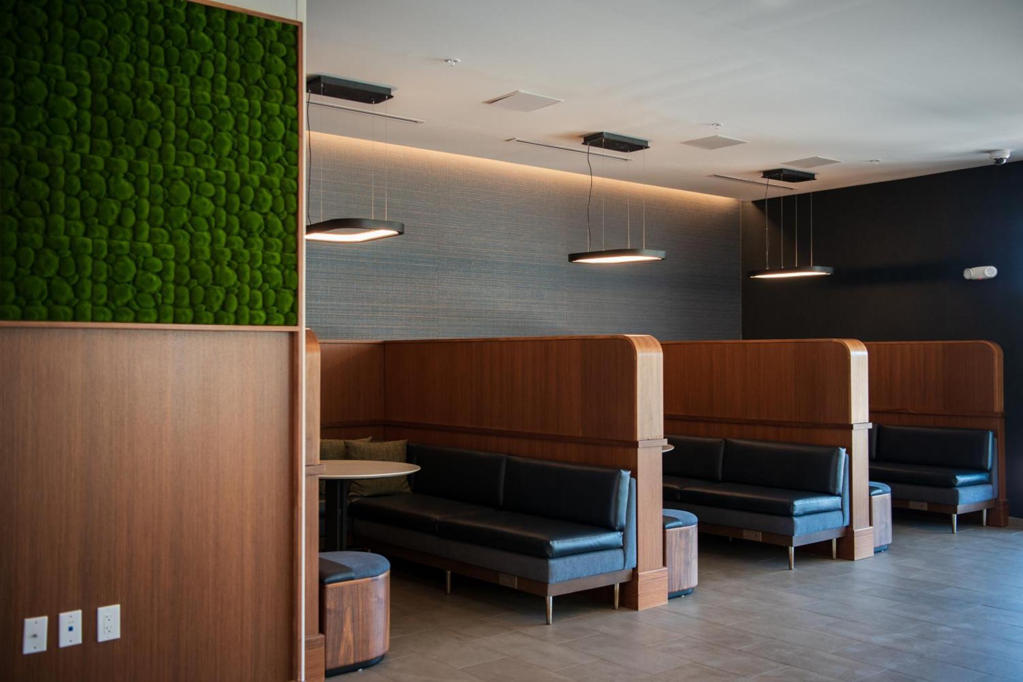 Courtyard By Marriott Lake City Bagian luar foto
