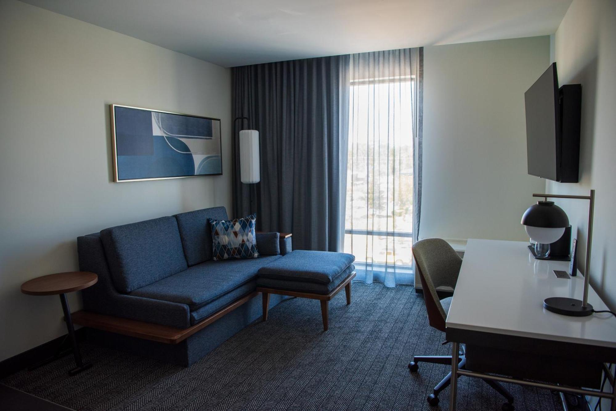 Courtyard By Marriott Lake City Bagian luar foto