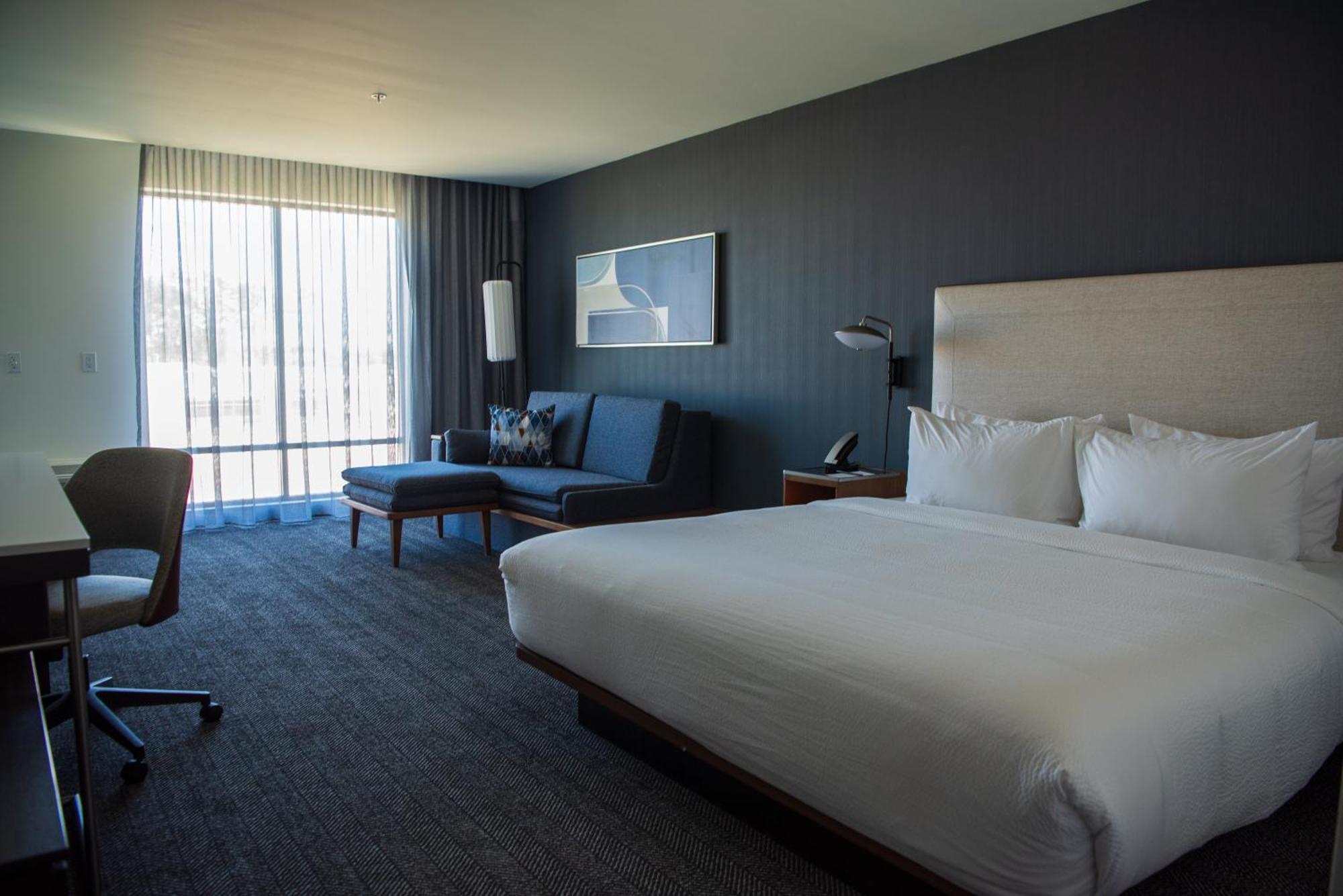 Courtyard By Marriott Lake City Bagian luar foto