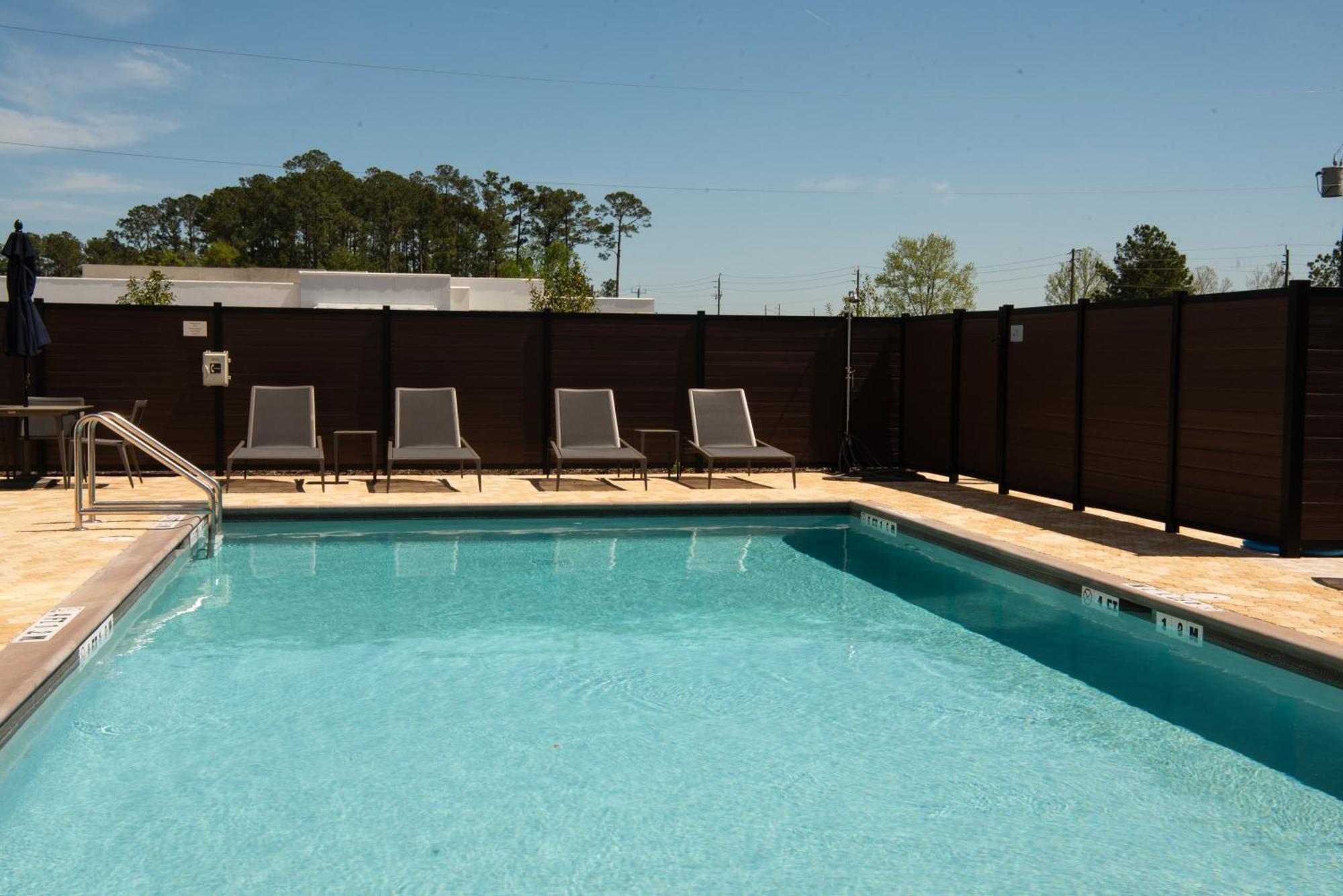 Courtyard By Marriott Lake City Bagian luar foto