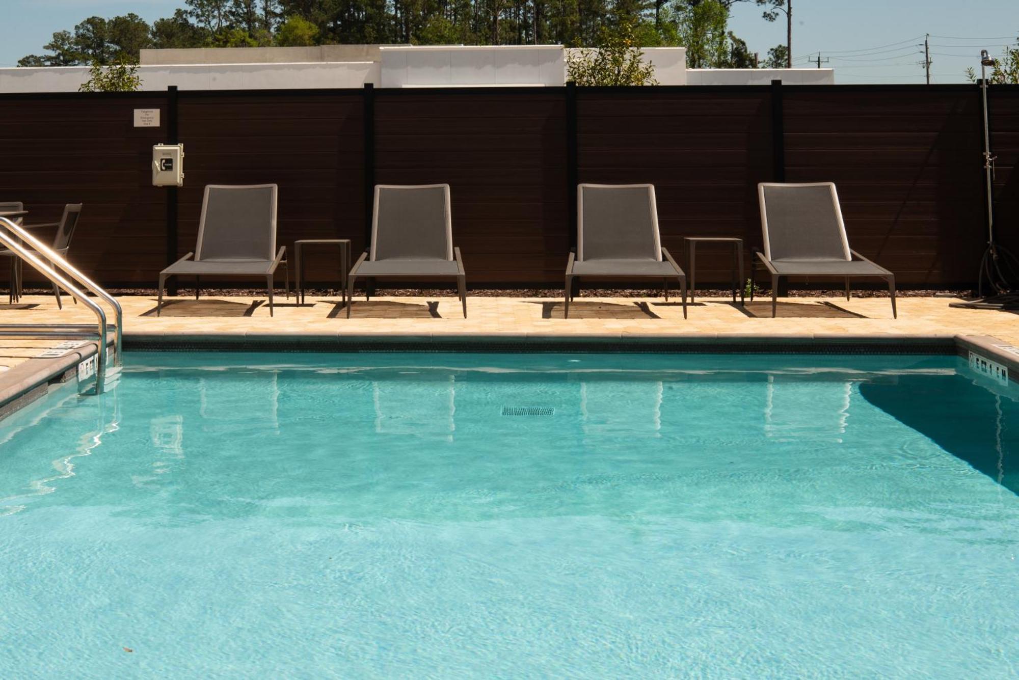 Courtyard By Marriott Lake City Bagian luar foto