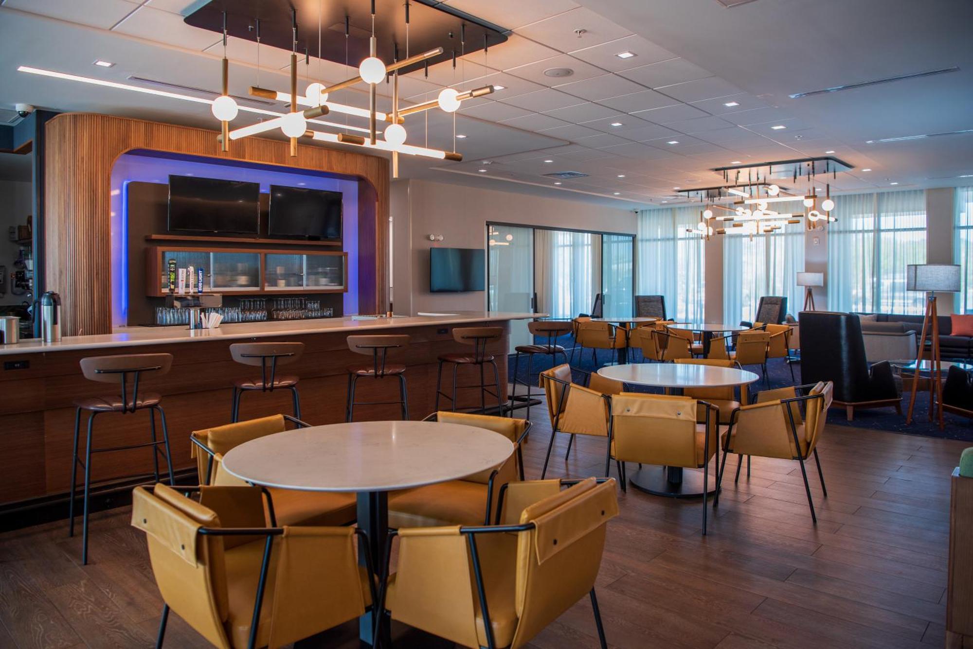 Courtyard By Marriott Lake City Bagian luar foto