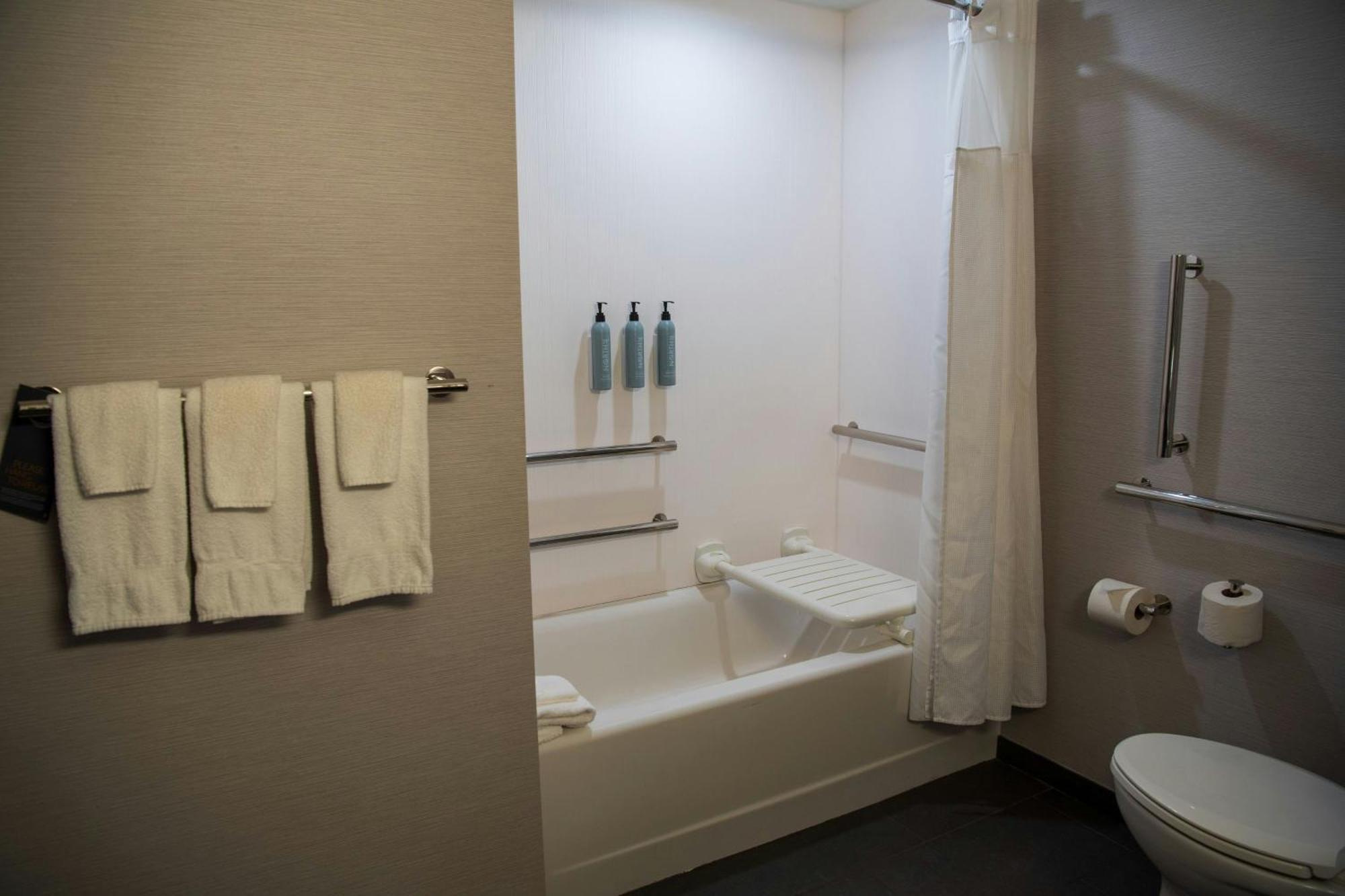 Courtyard By Marriott Lake City Bagian luar foto