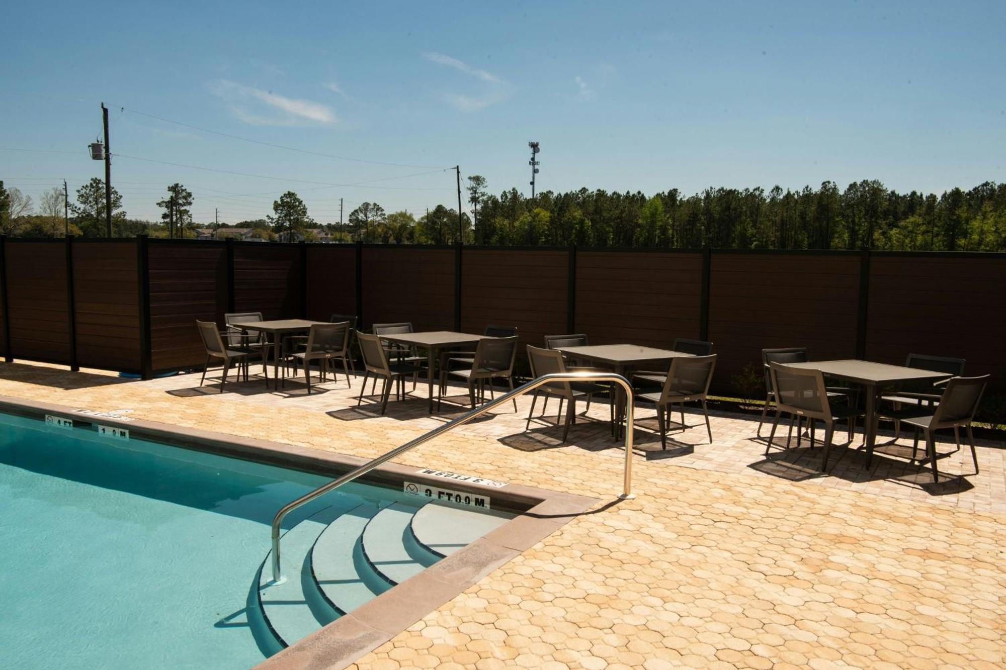 Courtyard By Marriott Lake City Bagian luar foto