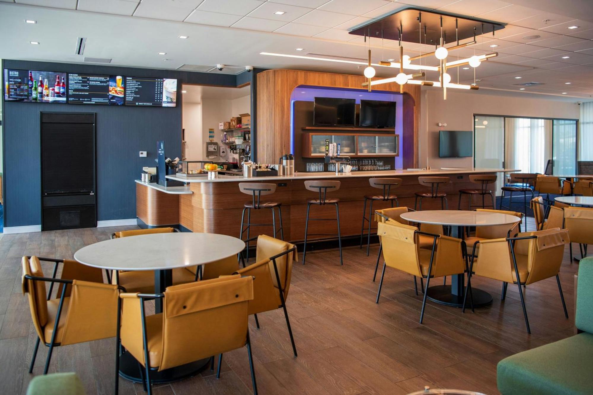 Courtyard By Marriott Lake City Bagian luar foto